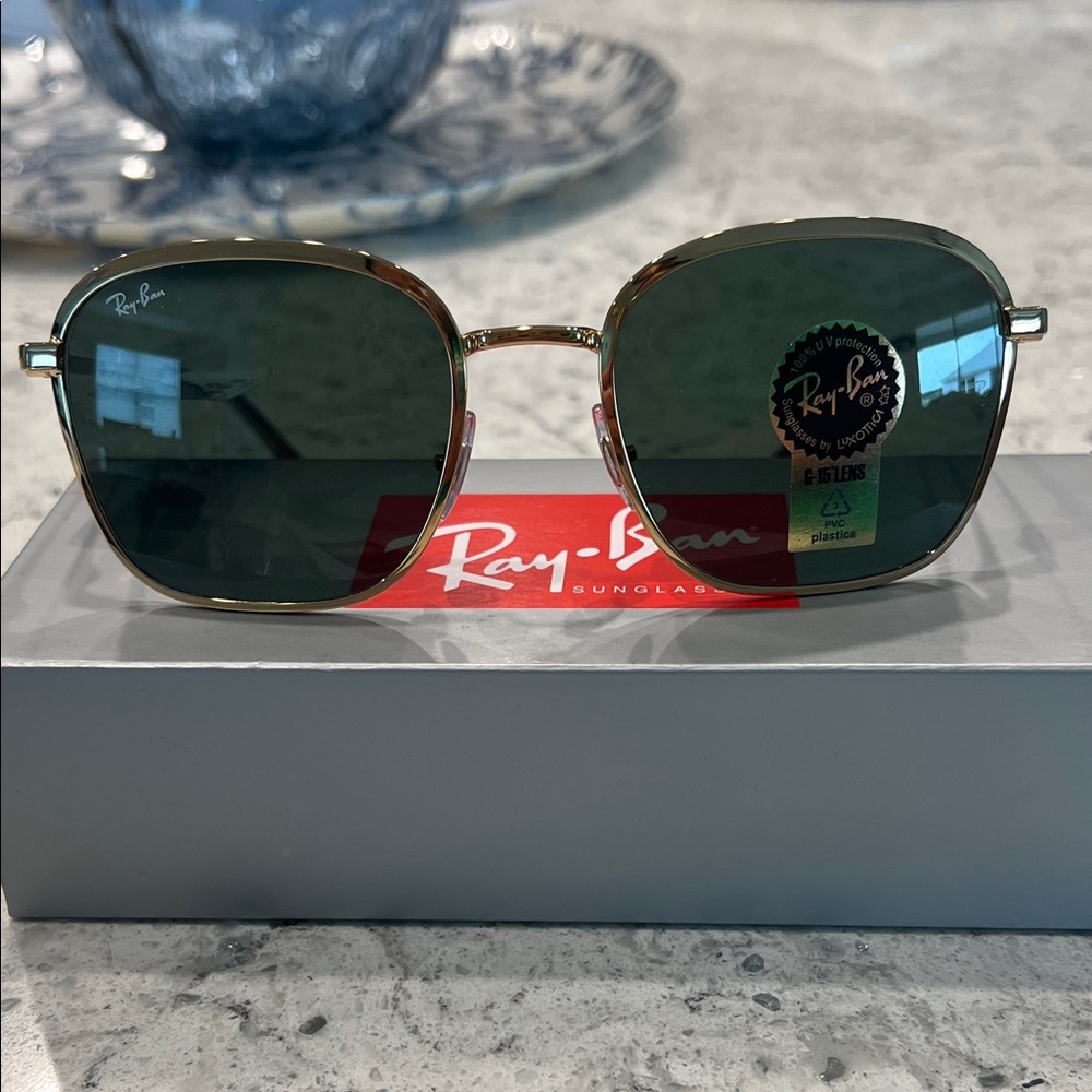 • NWT Ray-Ban Hexagonal Gold Frame with Green Lenses • - Picture 9 of 11